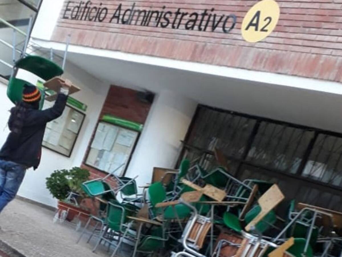 Bloqueos en ingresos de Universidad del Quindío son indefinidos por paro