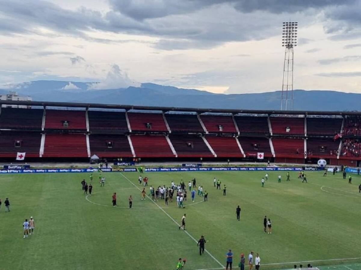 Hinchas del Cúcuta Deportivo invadieron cancha en el General Santander