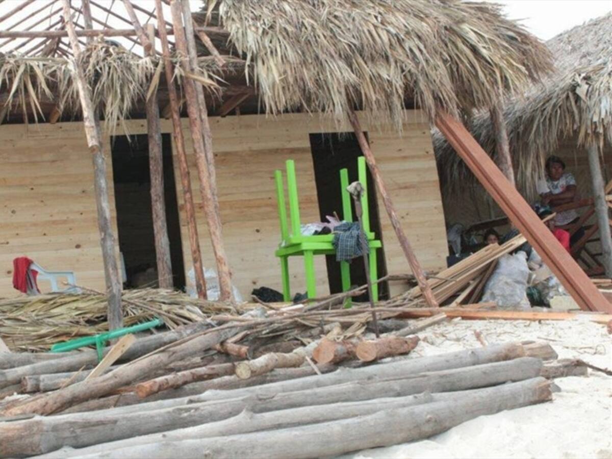 Destruyen dos construcciones ilegales en Playa Blanca, Cartagena