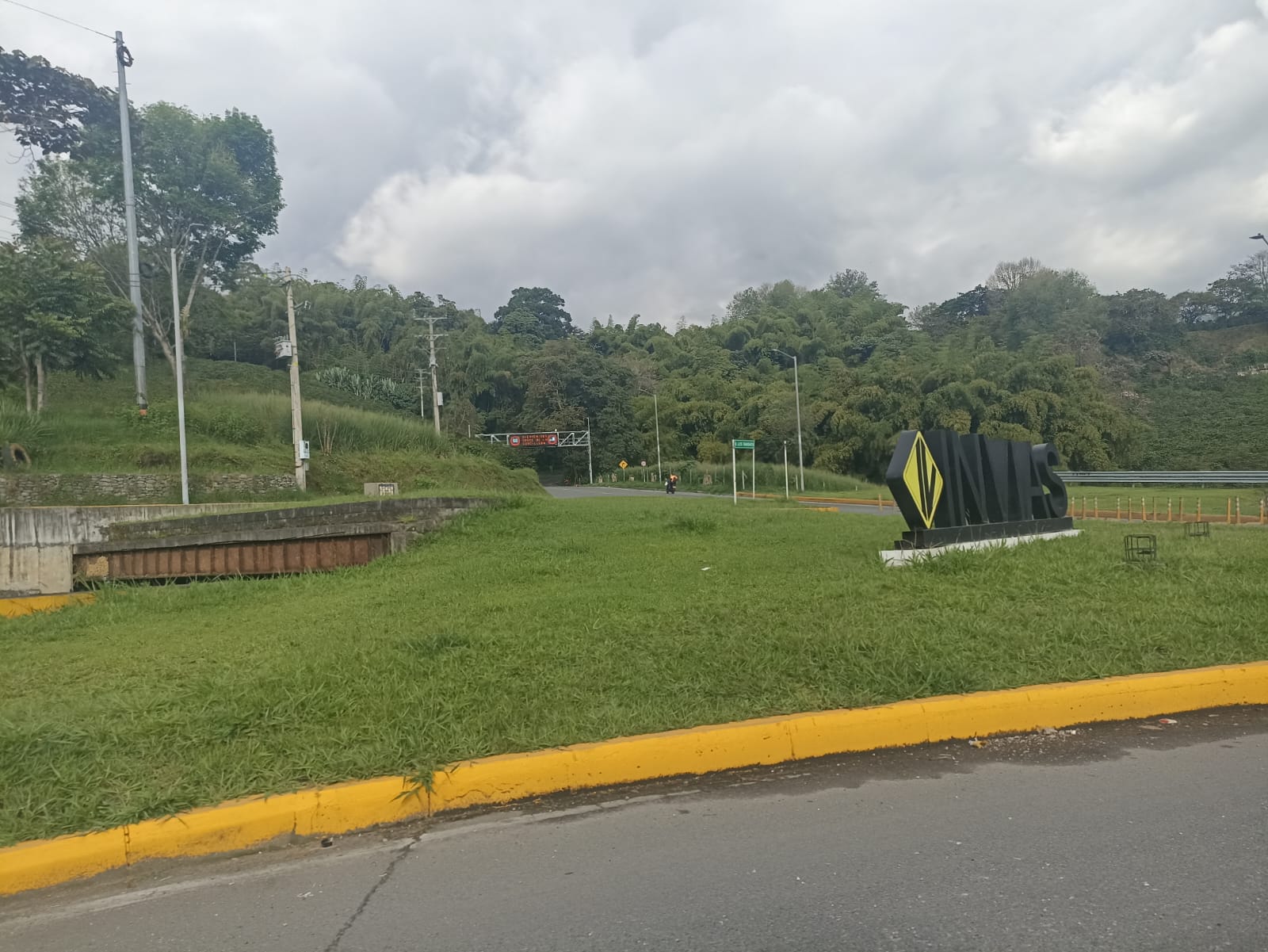 Glorieta de Versalles en Calarcá, Quindío en el inicio de la vía La Línea. Foto Adrián Trejos