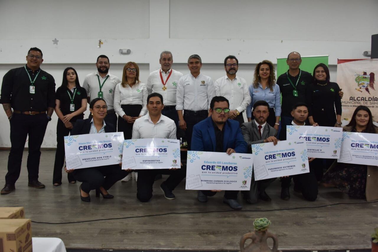 El director nacional del SENA, Jorge Eduardo Londoño Ulloa, estuvo entregó recursos del Fondo Emprender en Samacá y Sáchica / Foto: Alcaldía de Samacá, Boyacá.
