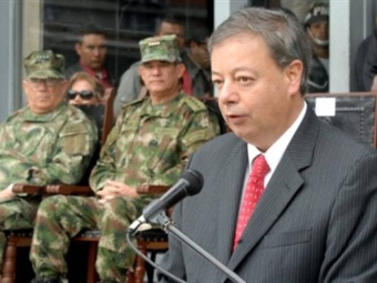Colombia no 'chuzó' las comunicaciones del presidente de Ecuador: Mindefensa