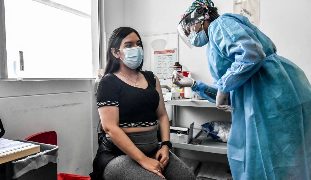 Aplicación de vacunas contra el coronavirus en Colombia.    Foto: Getty