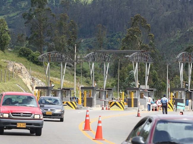 Tres muertos por volcamiento de tractomula en vía Boyacá-Santander