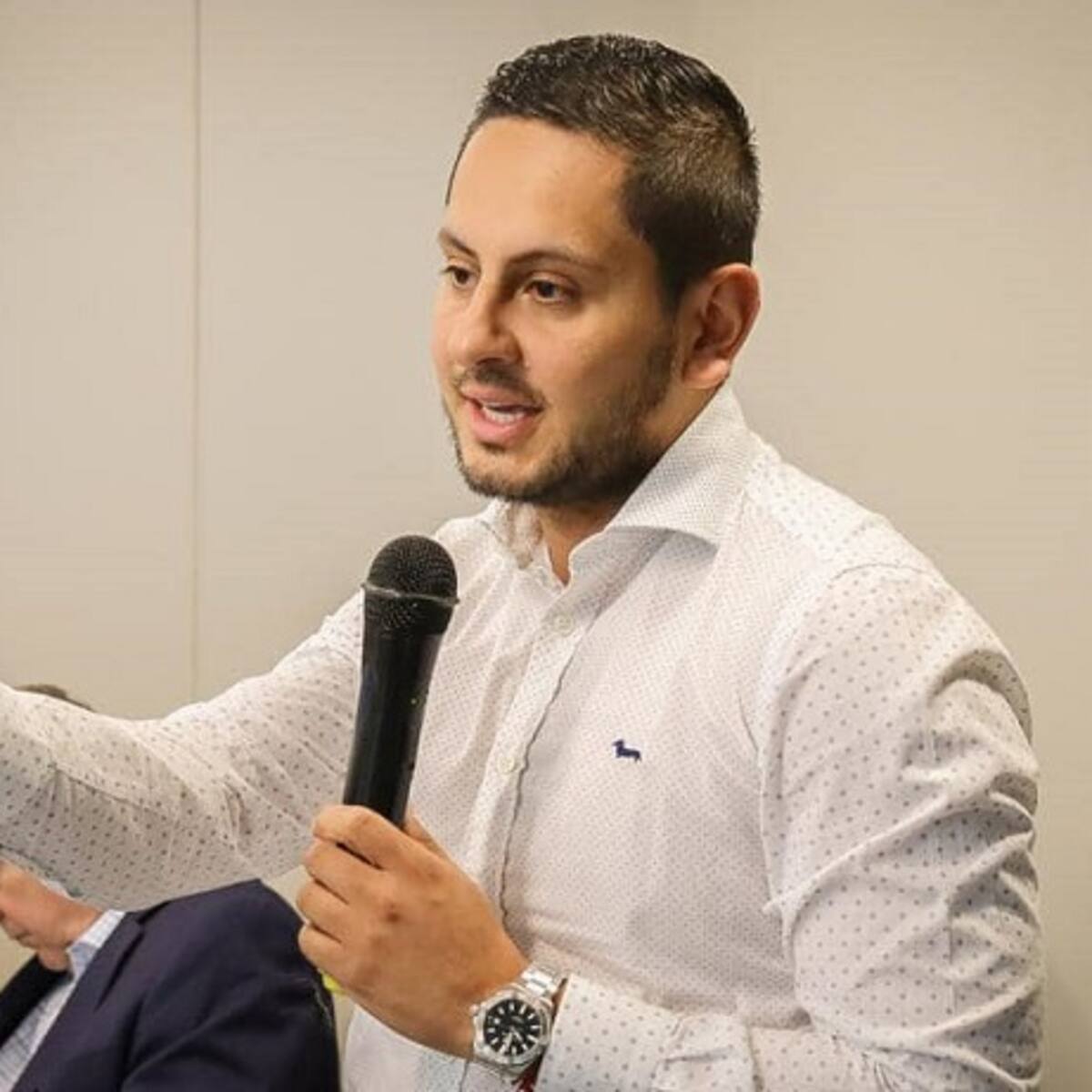 Senador antioqueño propone concierto para seguir recaudando plata para vías 4G