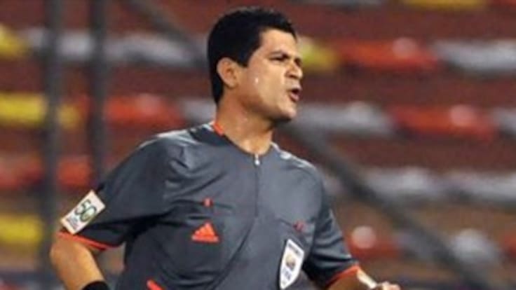 Oscar Julián Ruiz el segundo mejor árbitro de la década en el mundo
