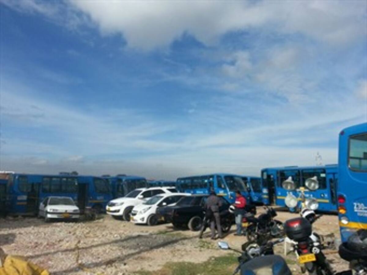 En paro 40 buses del SITP por retraso en el pago a propietarios