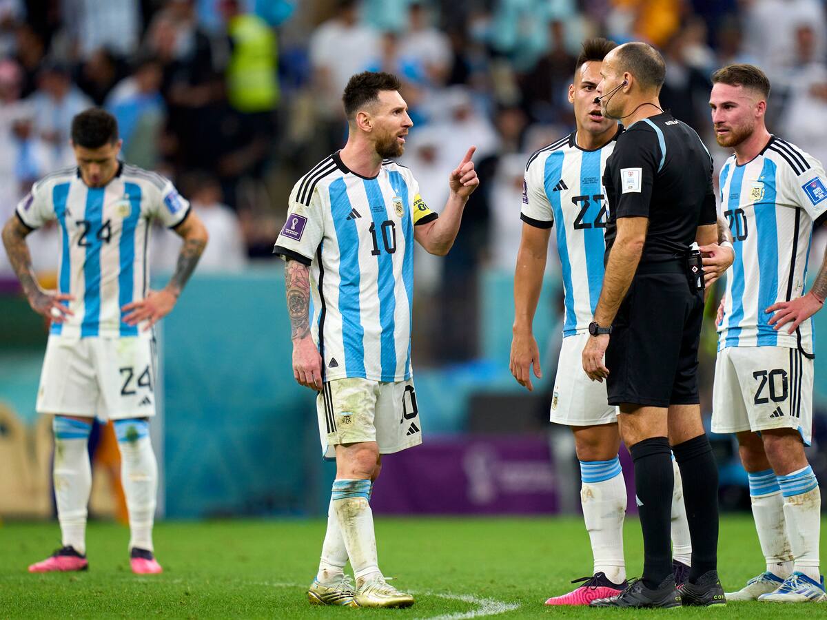 Lionel Messi estalló contra Mateu Lahoz y Louis Van Gaal tras la clasificación