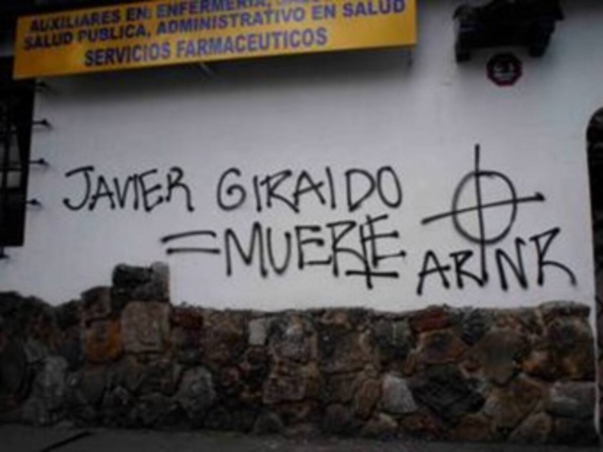Rechazan graffitis amenazantes contra el Padre Javier Giraldo