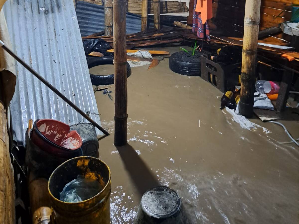 Desbordamiento de quebrada, inundaciones y derrumbes por lluvias en el Quindío