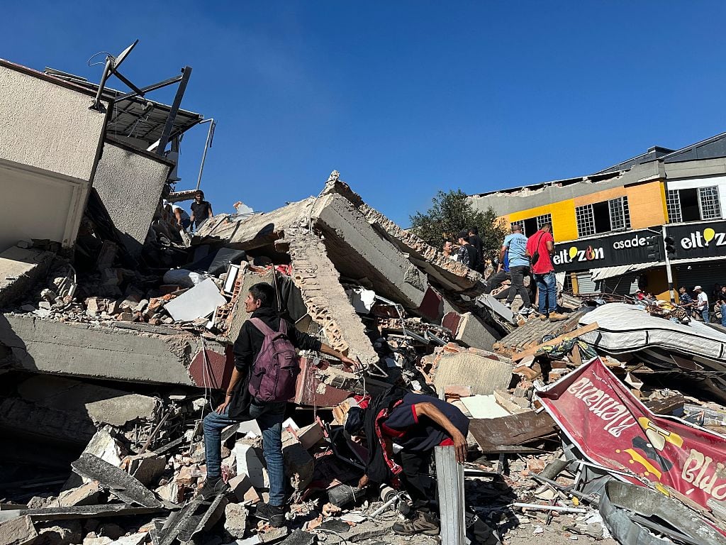 Escombros en Pereira tras el terremoto de 7.4 que se registró en Colombia. Foto: Alexis Munera / Anadolu via Getty Images