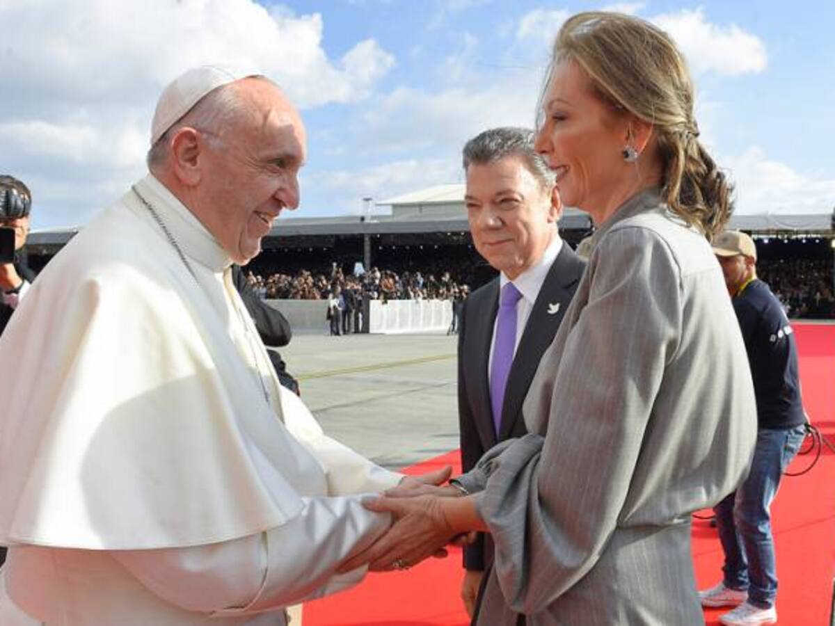 Los memes de la llegada del papa Francisco a Colombia