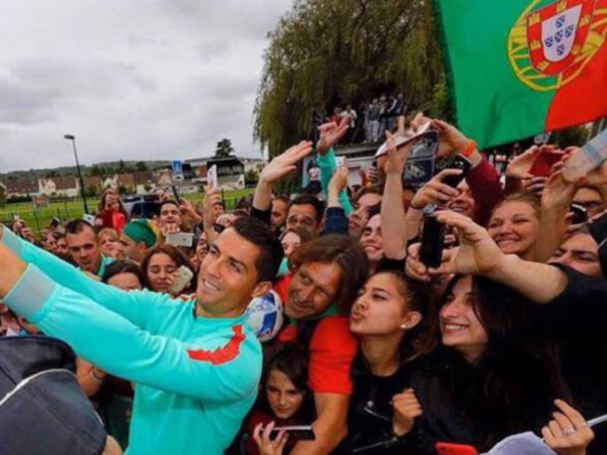 La reacción del joven que se sacó la foto con Cristiano Ronaldo