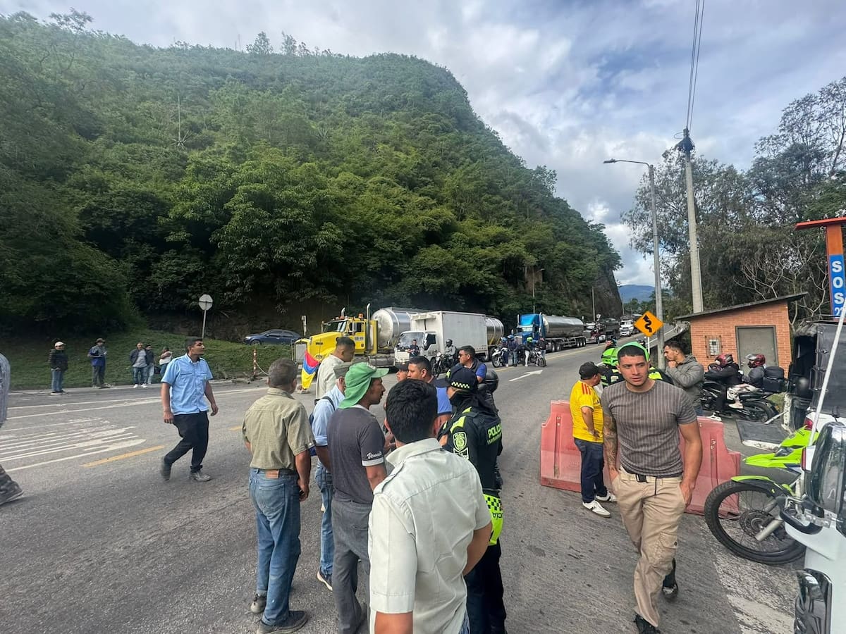 ¡Atención, viajeros! Está cerrada la vía al Llano por protestas en Cáqueza