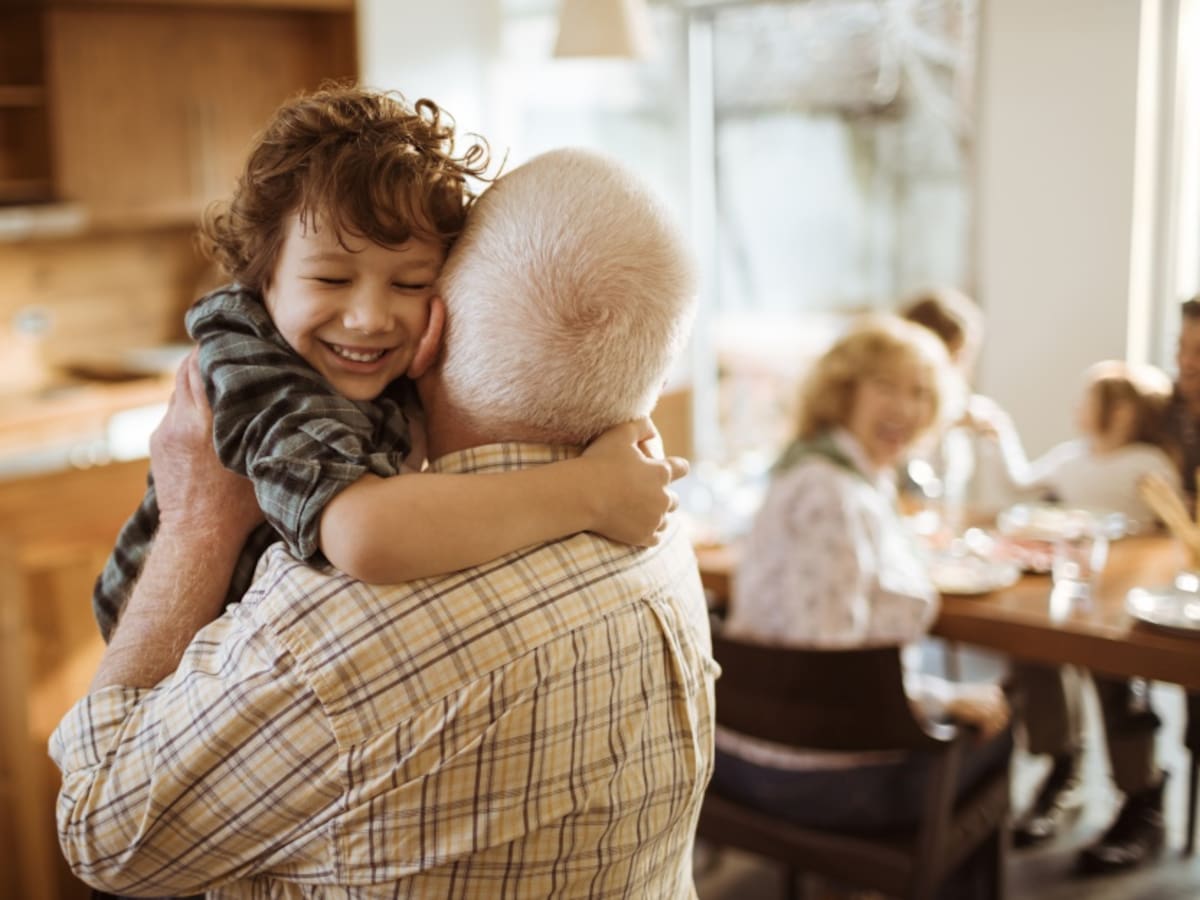 Abuelos asumirían custodia de nietos cuando padres no sean competentes