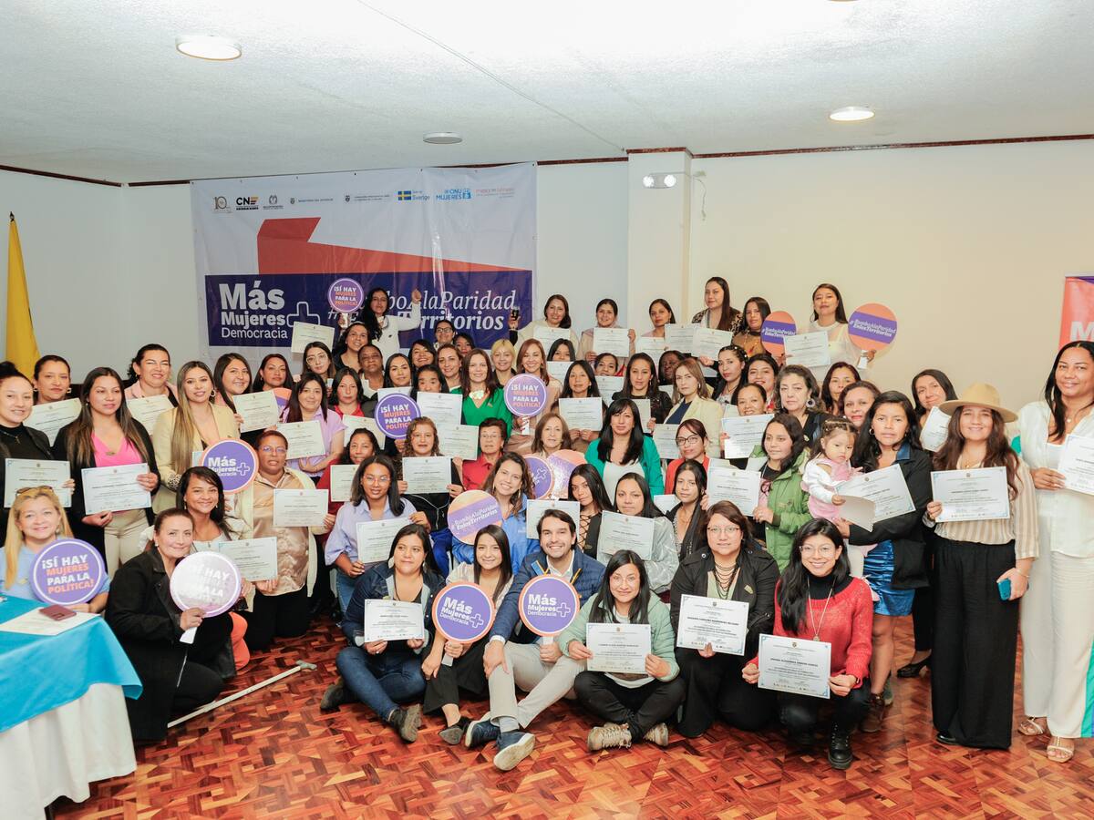 Mujeres se preparan para las elecciones territoriales