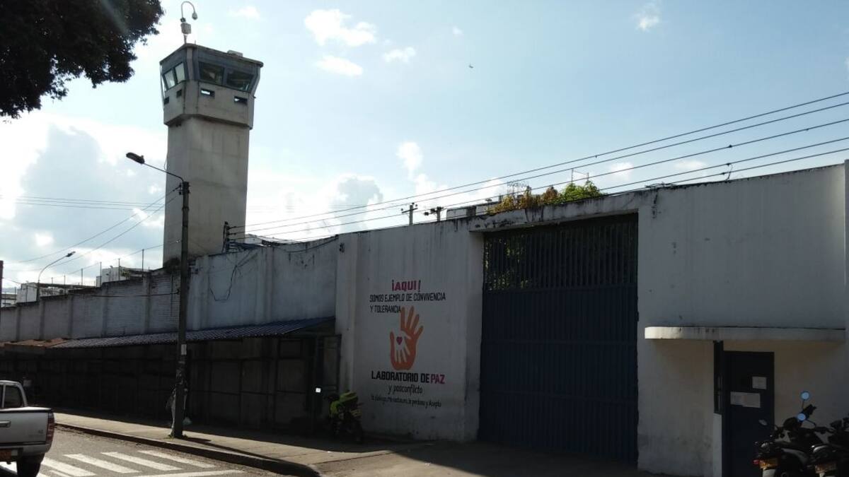 Suspenden visitas en cárcel Modelo por brote de COVID-19