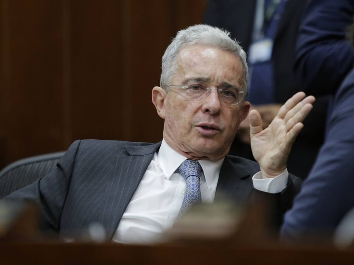 Juez que condenó a Jhonier Leal será la encargada de resolver recusación de la defensa de Uribe