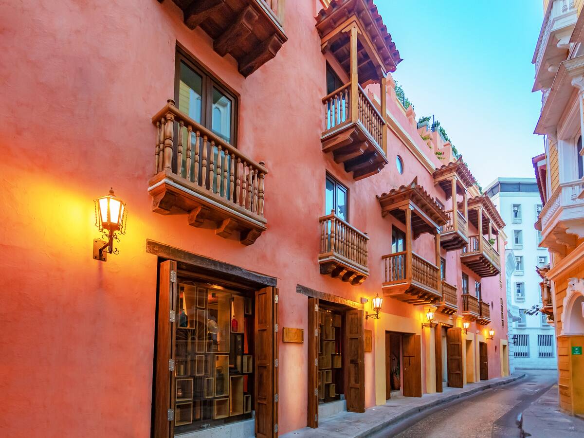 Temática especial de Realismo Mágico presente en fiestas de San Silvestre de Hoteles en Cartagena