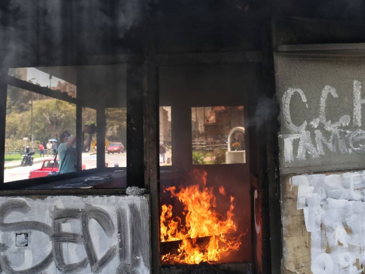 Se reportan 16 CAI vandalizados en Bogotá en las protestas del 4 de mayo
