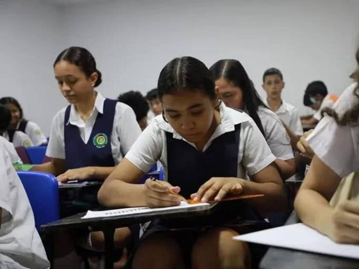 El departamento de Caldas redujo la deserción escolar en el año 2025 frente al promedio nacional