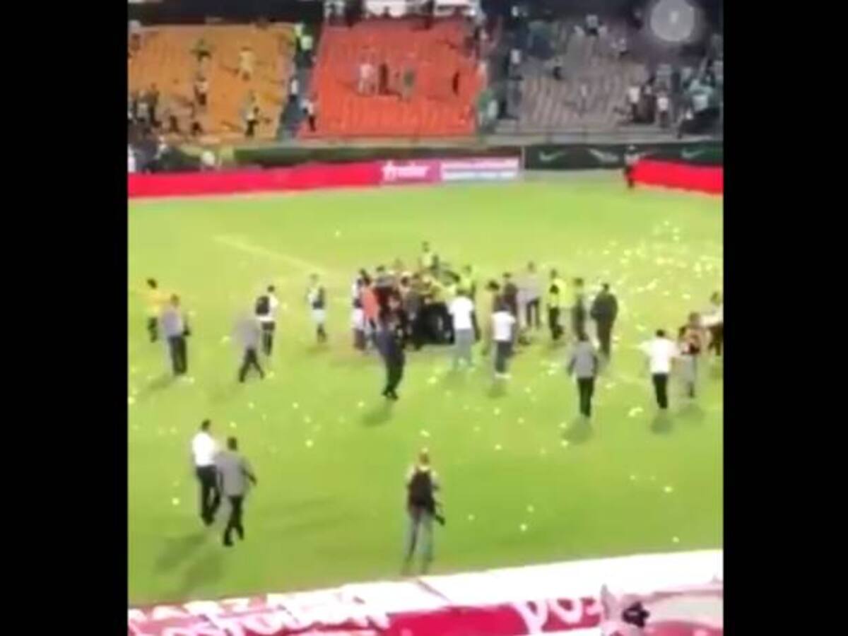 Hinchas de Nacional invadieron la cancha tras final de Superliga