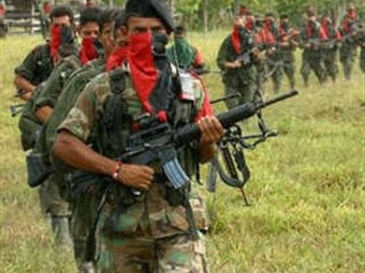 Farc y Comando Central acuerdan pedir que el ELN haga parte de la mesa de negociación