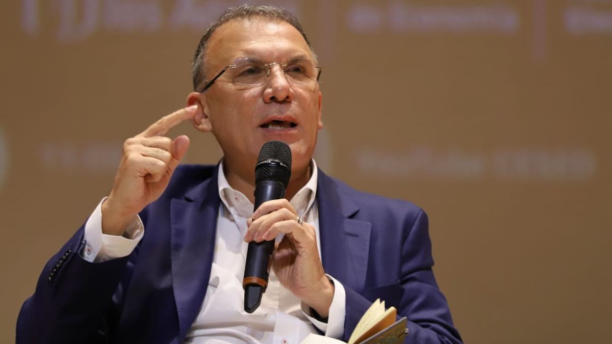 Presidente del Senado pide a congresistas no consumir licor en viajes de trabajo