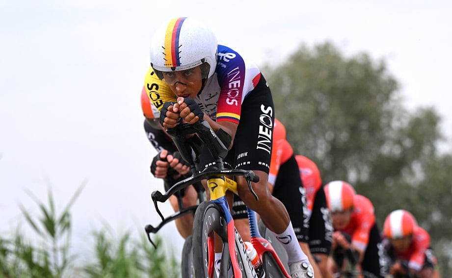 Egan Bernal en la contrarreloj por equipos / Getty Images