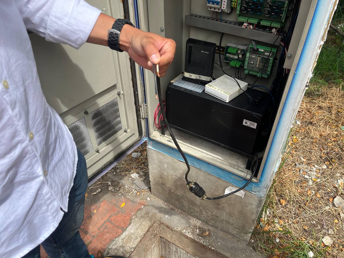 En rojo señal semafórica del norte de Neiva nuevamente hurtada y vandalizada