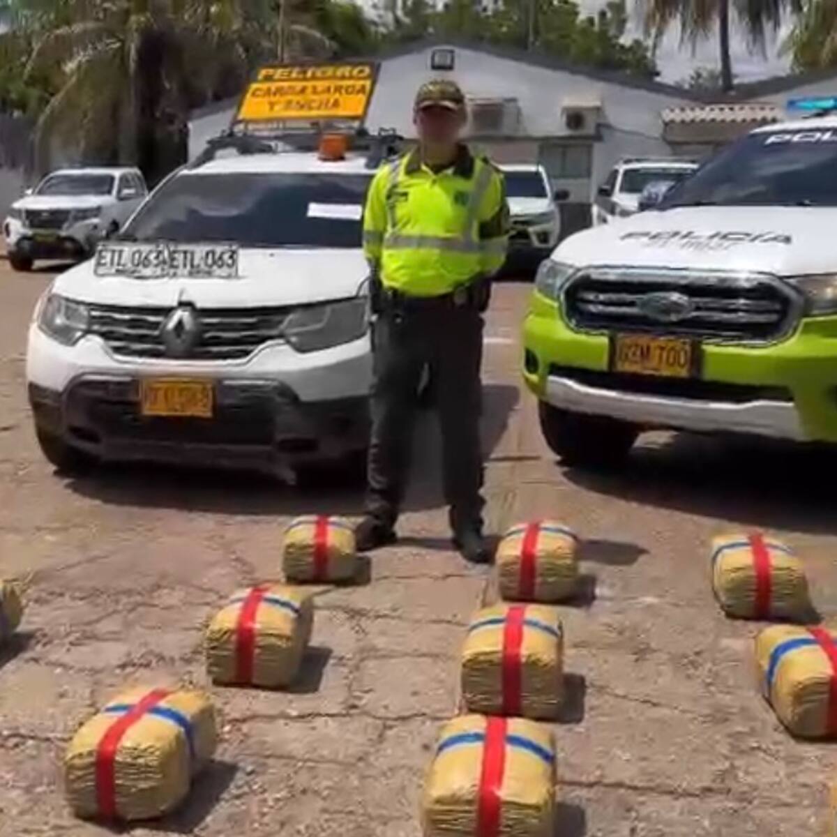 Abandonan camioneta con más de 500 kilos de marihuana en la vía Bogotá - Girardot