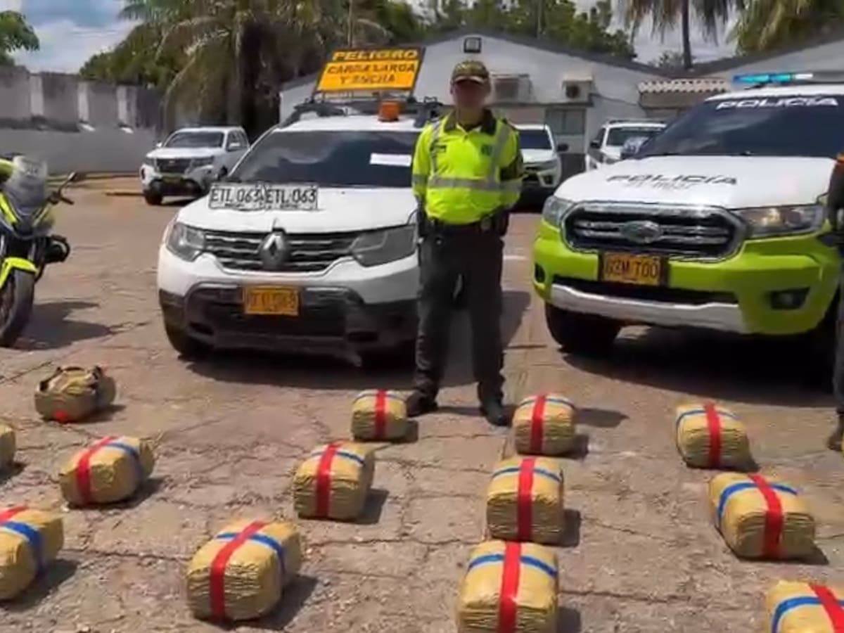 Abandonan camioneta con más de 500 kilos de marihuana en la vía Bogotá - Girardot