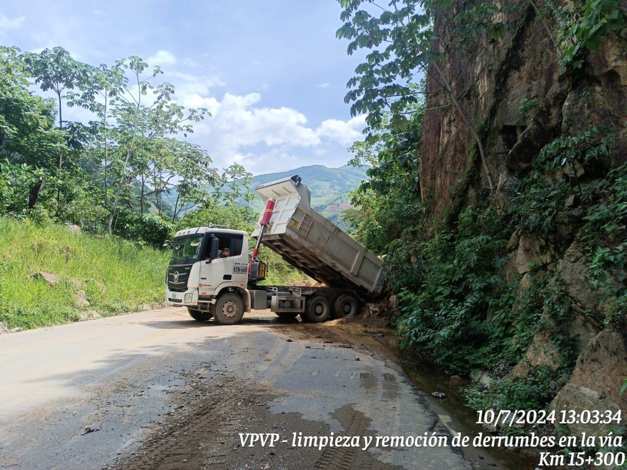 Limpieza de la vía Hidroituango- Puerto Valdivia- foto EPM