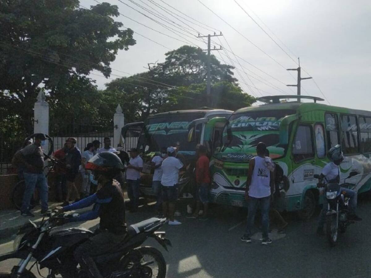 Protesta de conductores por salida de la ruta Ternera de circulación