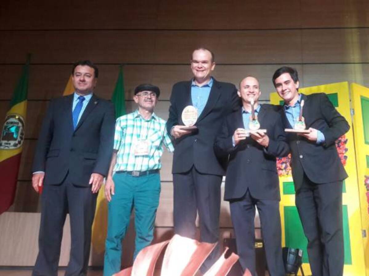Armonizando Dúo del Huila, fue el gran ganador del concurso nacional de duetos Hermanos Moncada en Armenia