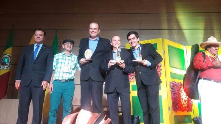 Armonizando Dúo del Huila, fue el gran ganador del concurso nacional de duetos Hermanos Moncada en Armenia