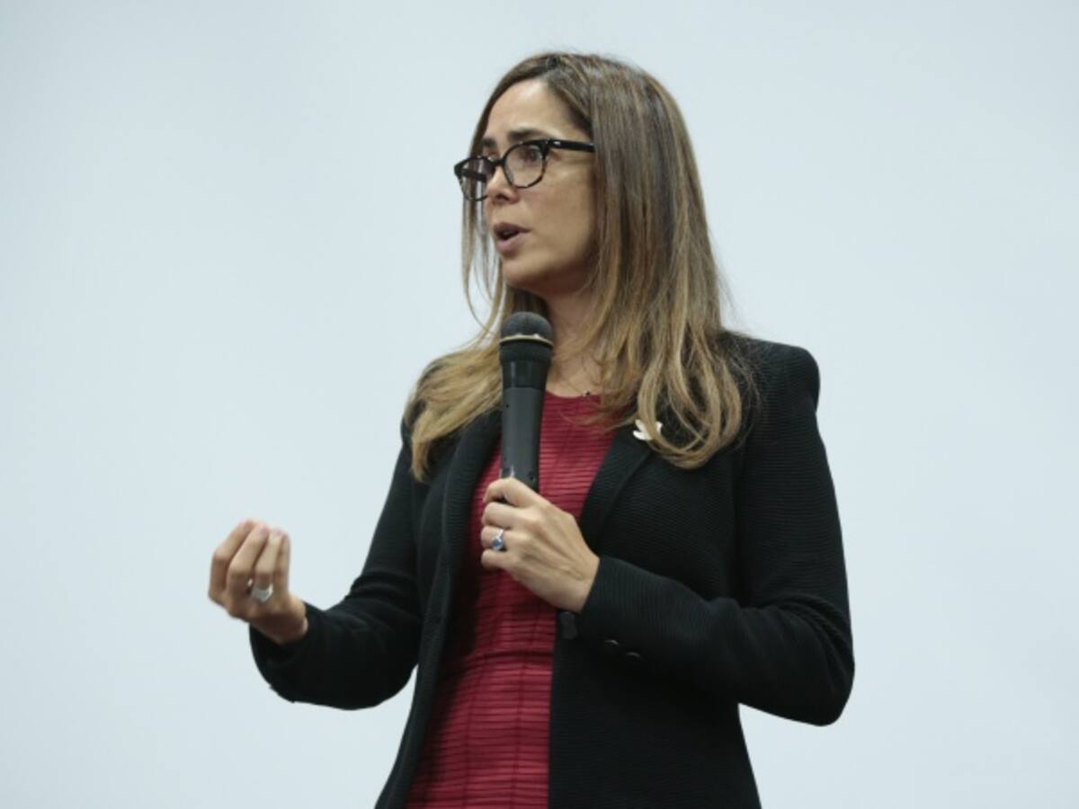 Gina Parody deberá explicar contratos de salud a maestros