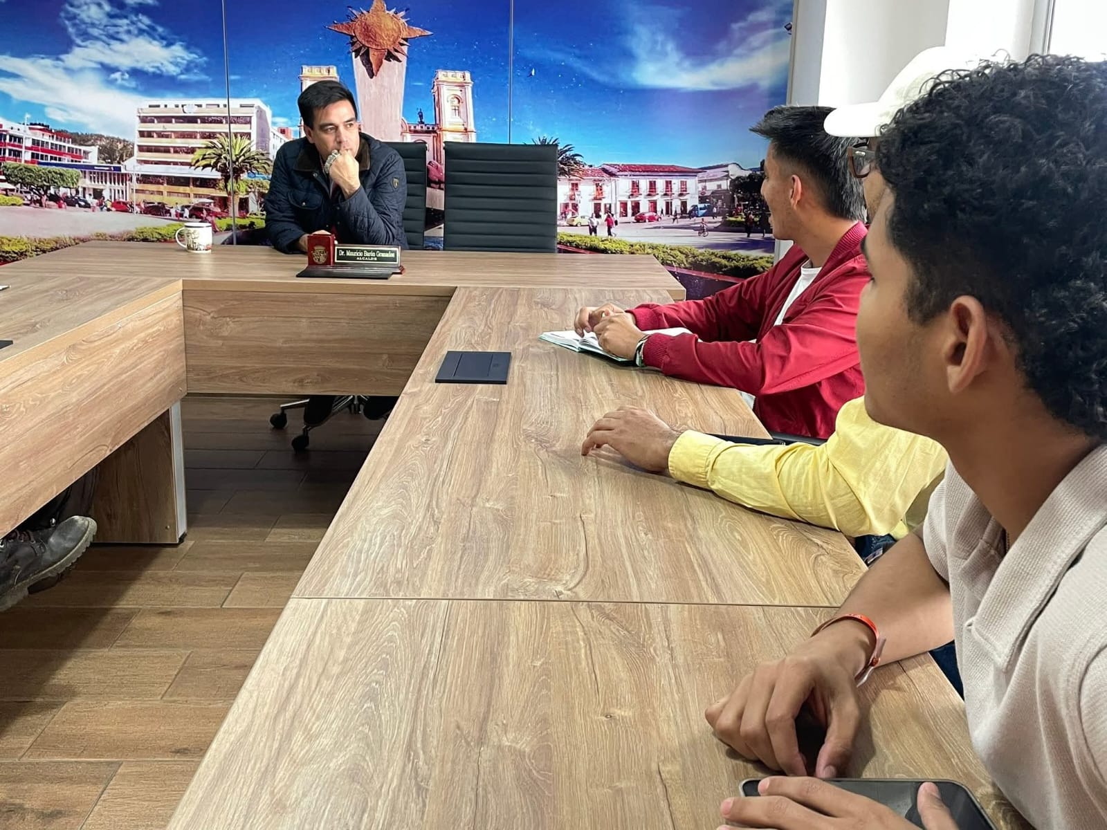 El alcalde de Sogamoso Mauricio Barón Granados sostuvo un encuentro con representantes estudiantiles de la UPTC / Foto: Prensa Alcaldía de Sogamoso.