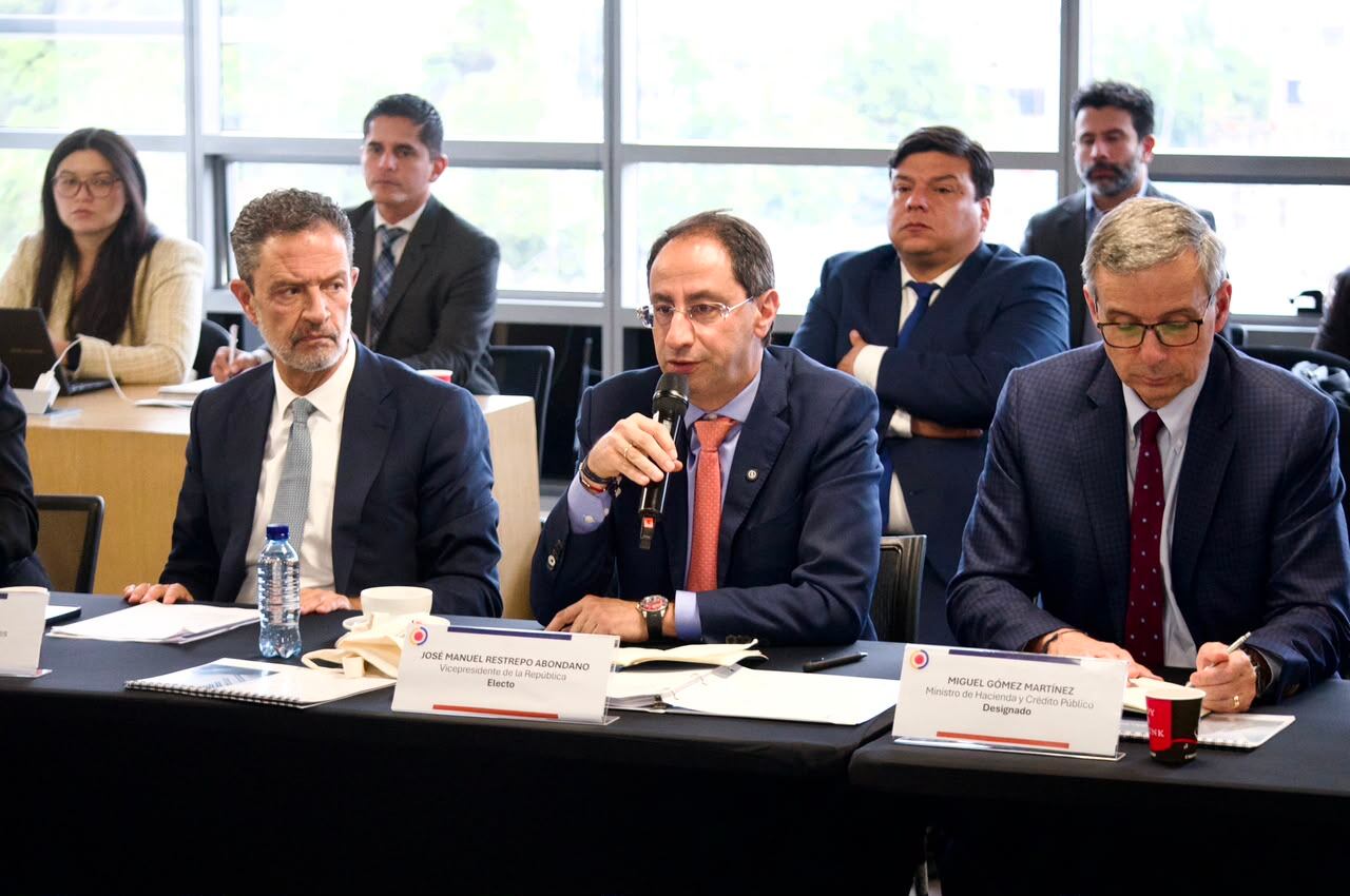 José Manuel Restrepo en ‘empalme’ con la Contraloría. Foto suministrada