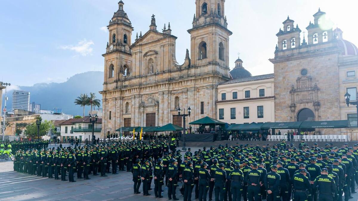Bogotá refuerza su seguridad con la llegada de 1.004 nuevos policías y nuevo parque automotor