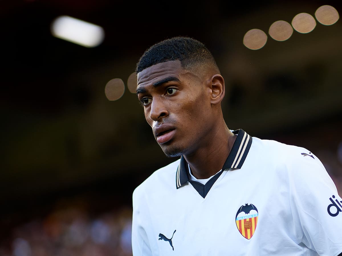 Christian Mosquera se consolida en el Valencia y extiende su contrato hasta el 2026