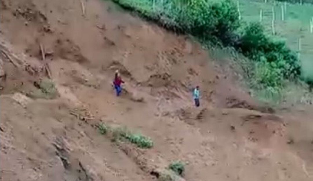 Gran derrumbe en el corregimiento de juntas vereda Portugal municipio de Ginebra