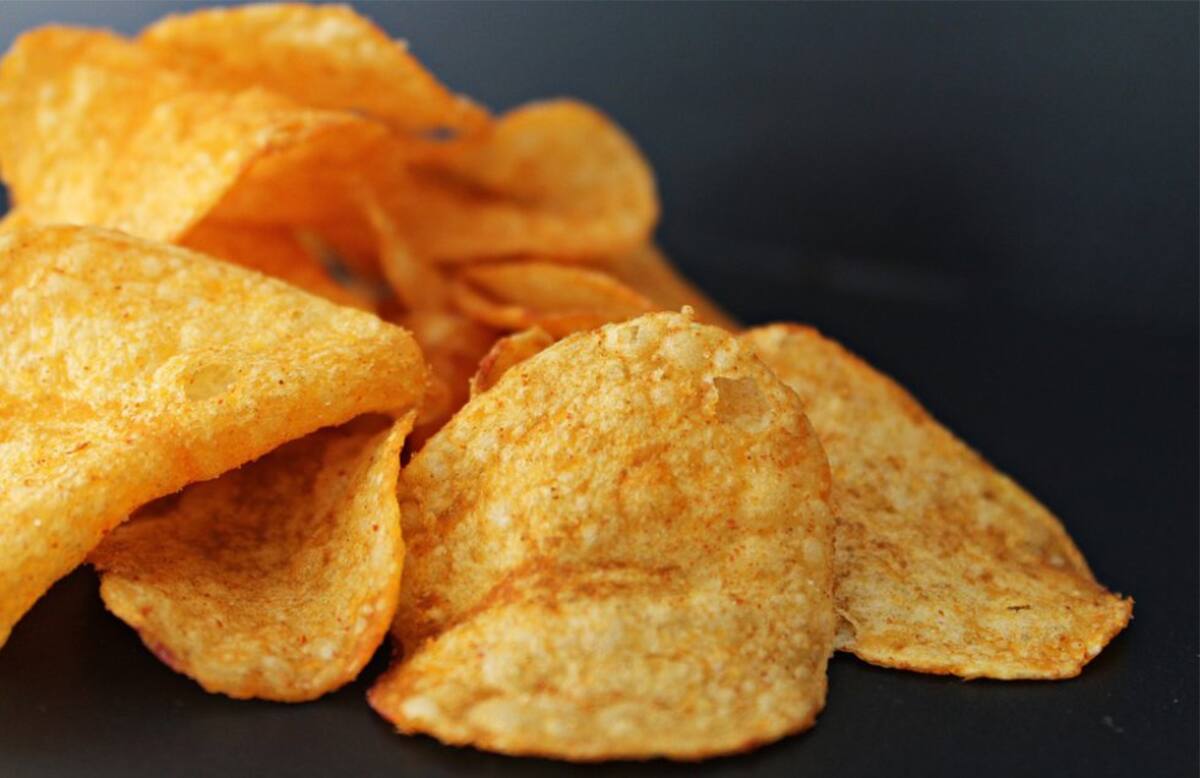 8.  Papas fritas: Los snacks que contengan gran cantidad de sal puede hacerlos vomitar, temblar o morir.