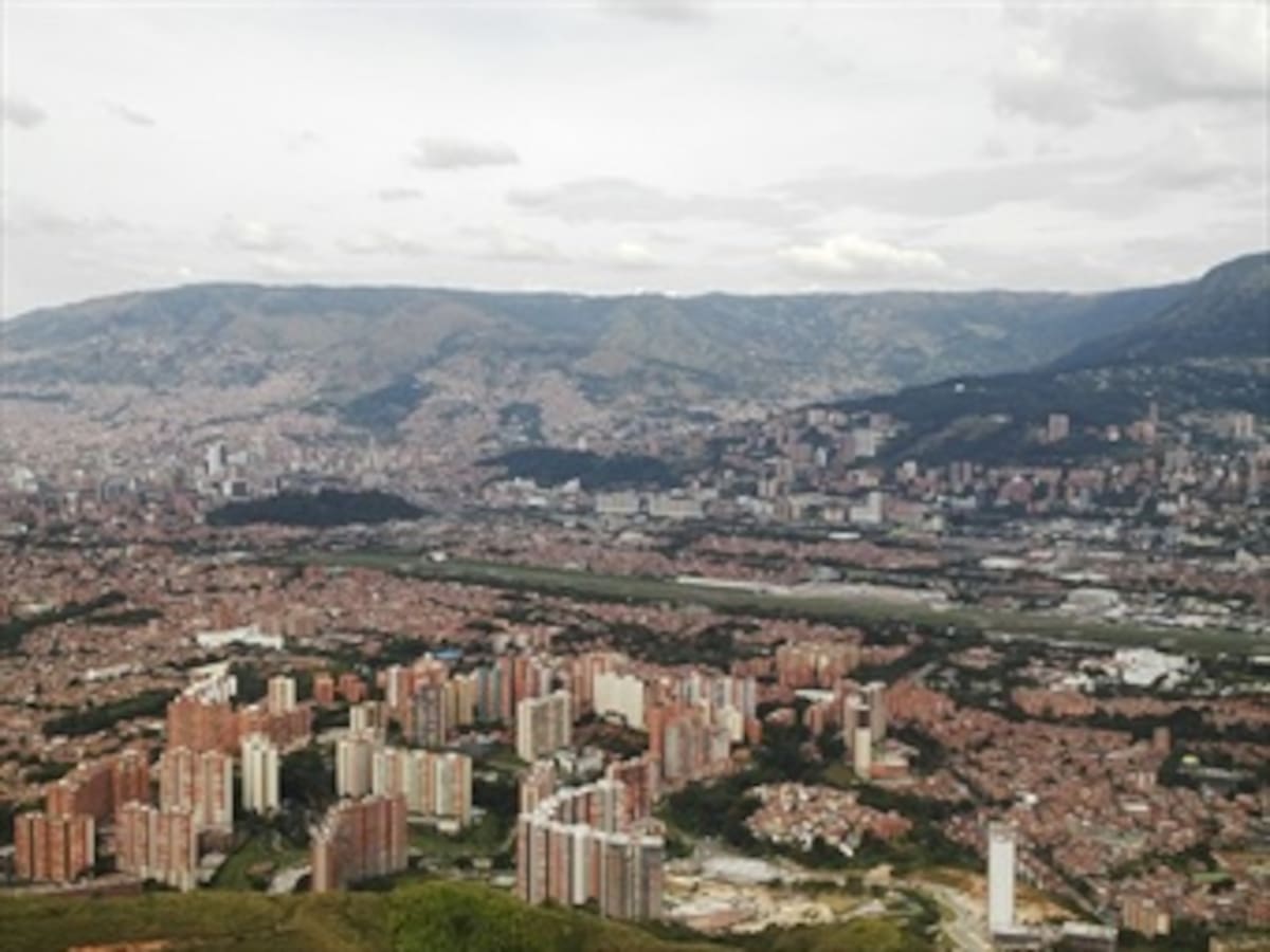 Bandas criminales en Medellín cobran vacunas para regalos de navidad
