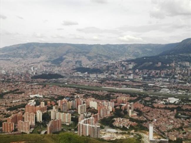 Bandas criminales en Medellín cobran vacunas para regalos de navidad