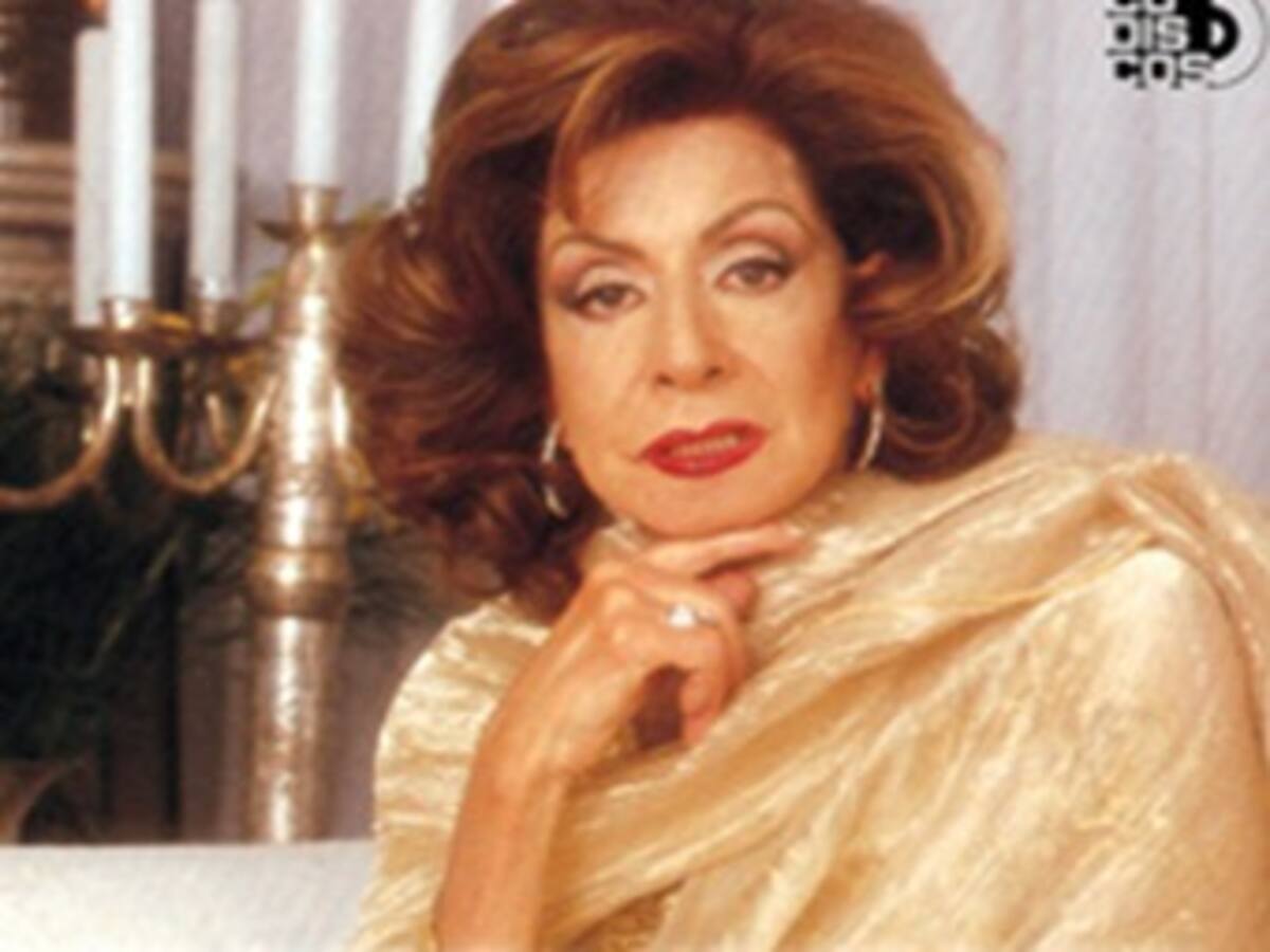 Helenita Vargas recibe los santos óleos