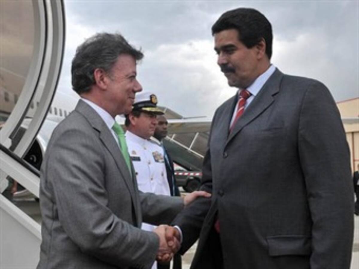 Venezuela y Colombia acuerdan suministro de combustible en la frontera