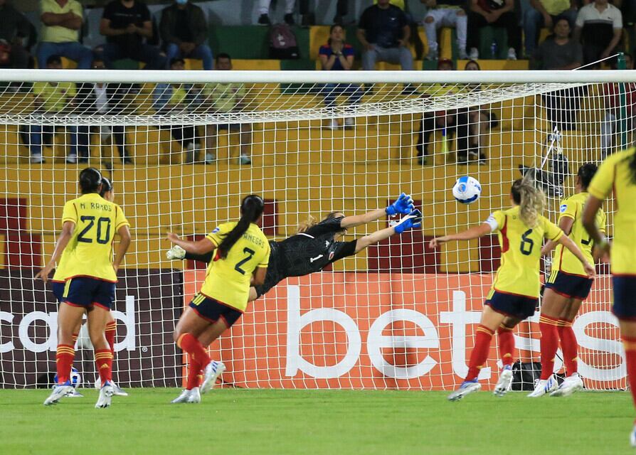 BUCARAMANGA. 25 de julio de 2022. La Selección Colombia derrotó 1-0 a su similar de Argentina en el estadio Alfonso López, en la semifinal de la Copa América Femenina 2022. (Colprensa-Vanguardia/Jaime Moreno)