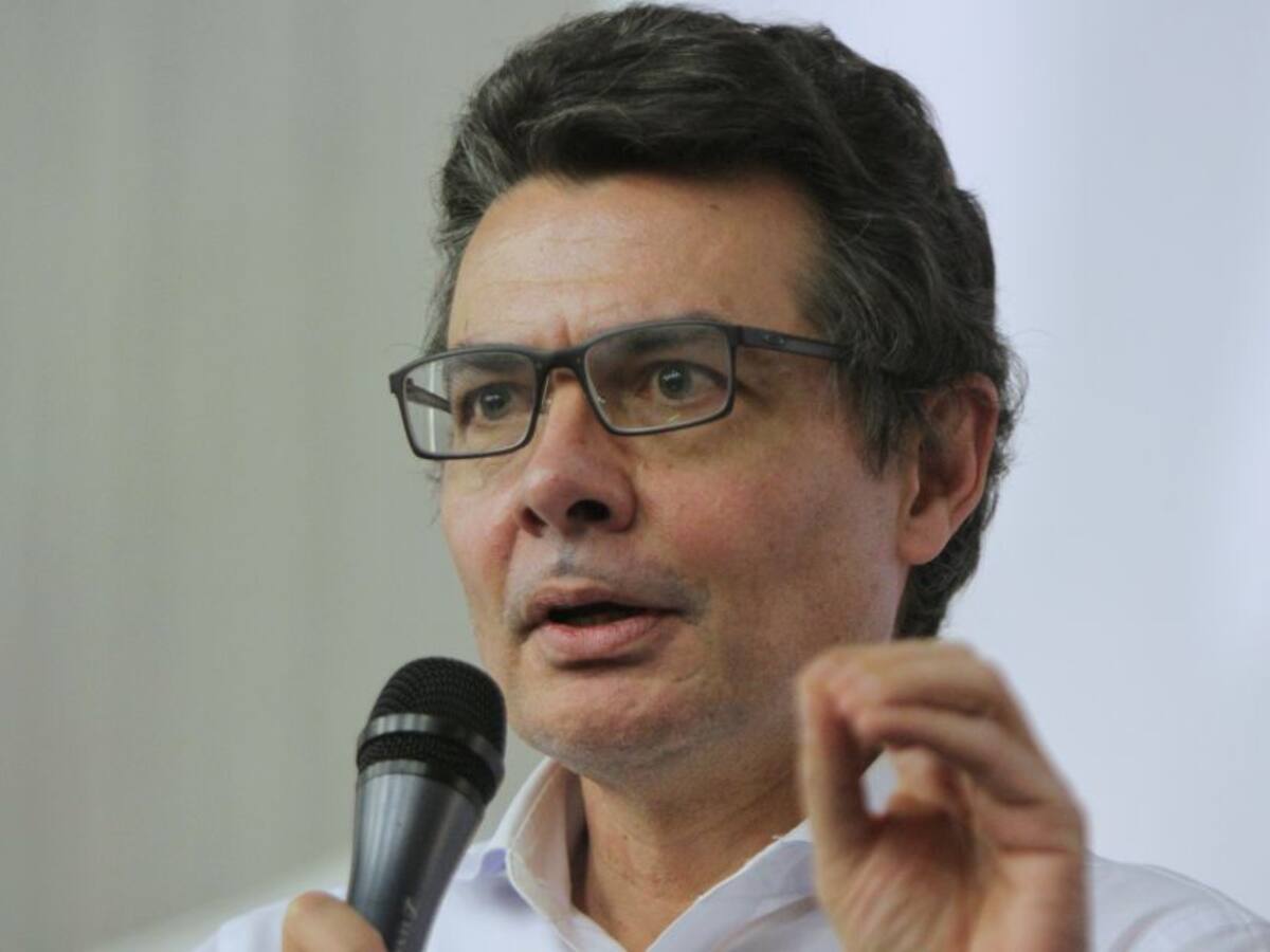 Sector de Liberalismo insiste a Alejandro Gaviria en lanzarse a presidencia