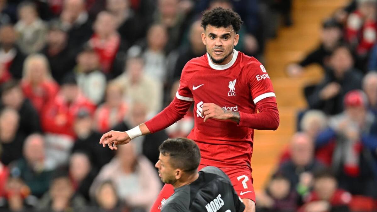 Luis Díaz, activo en el triunfo del Liverpool en Europa League